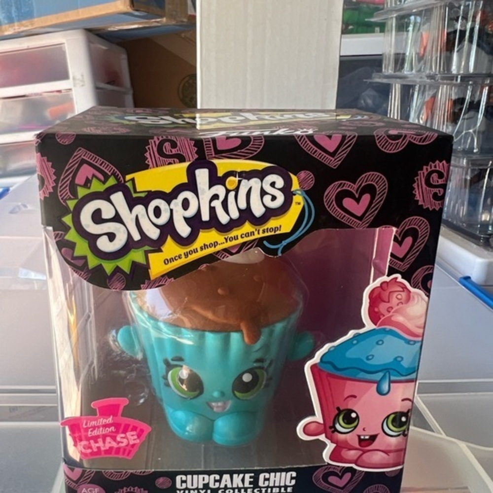 Funko Vinyl CHASE Shopkins - Cupcake Chic (Mint/Green) Figure
New